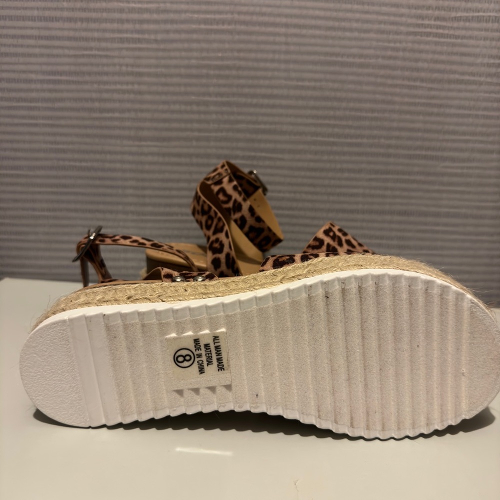 Brand new SODA wedges size 8